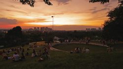 Cercada por alambrado, Praça Pôr do Sol vai fechar das 22h às 6h